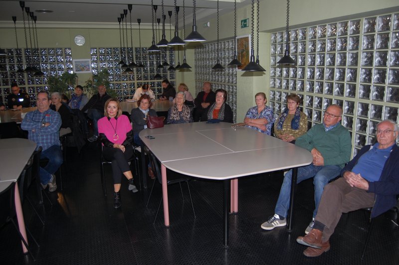 Jornada de seguridad para la gente mayor en la biblioteca Enric Valor de Els Poblets Jornada de seguridad para la gente mayor en la biblioteca Enric Valor de Els Poblets