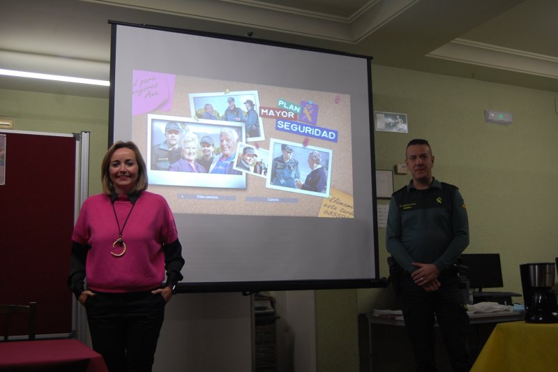 Jornada de seguridad para la gente mayor en la biblioteca Enric Valor de Els Poblets Jornada de seguridad para la gente mayor en la biblioteca Enric Valor de Els Poblets