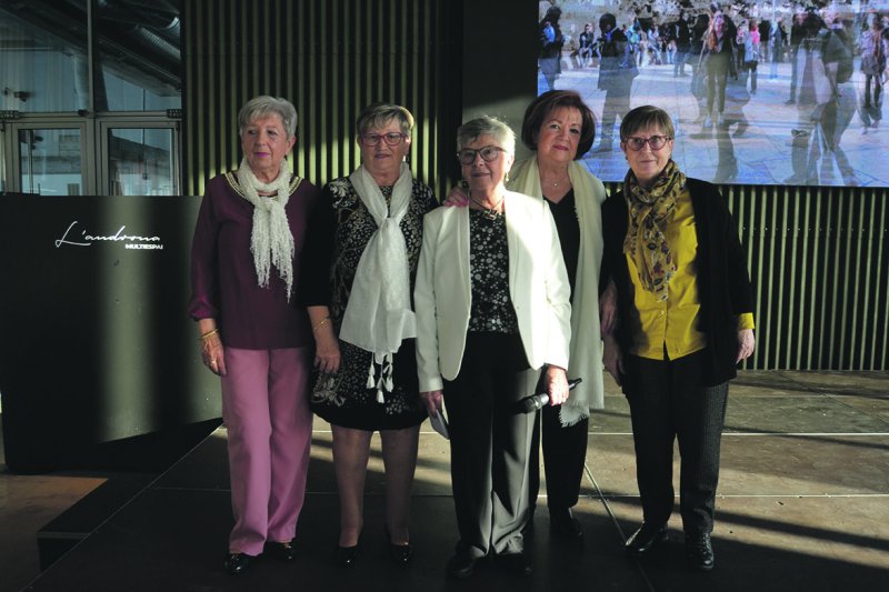 Una exposición de fotos recuerda la historia de la Asociación de Amas de Casa de Dénia  Una exposición de fotos recuerda la historia de la Asociación de Amas de Casa de Dénia