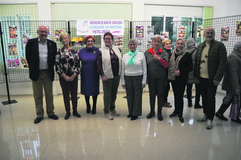 Una exposición de fotos recuerda la historia de la Asociación de Amas de Casa de Dénia  Una exposición de fotos recuerda la historia de la Asociación de Amas de Casa de Dénia