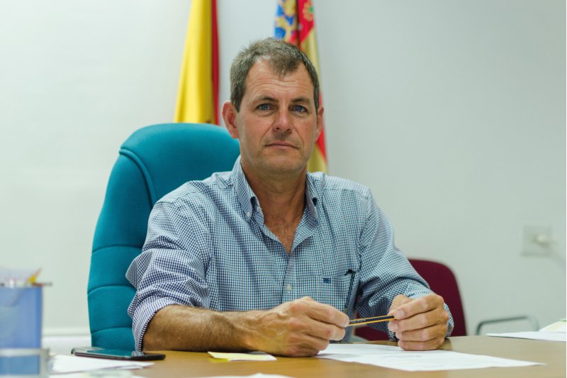 El Ayuntamiento de Sanet i Els Negrals solicita el toque de queda para erradicar la proliferación de botellones nocturnos El Ayuntamiento de Sanet i Els Negrals solicita el toque de queda para erradicar la proliferación de botellones nocturnos