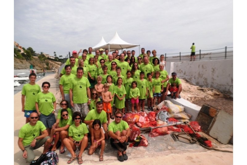 Benissa: Voluntarios retiran 105 kilos de residuos en la zona litoral Benissa: Voluntarios retiran 105 kilos de residuos en la zona litoral
