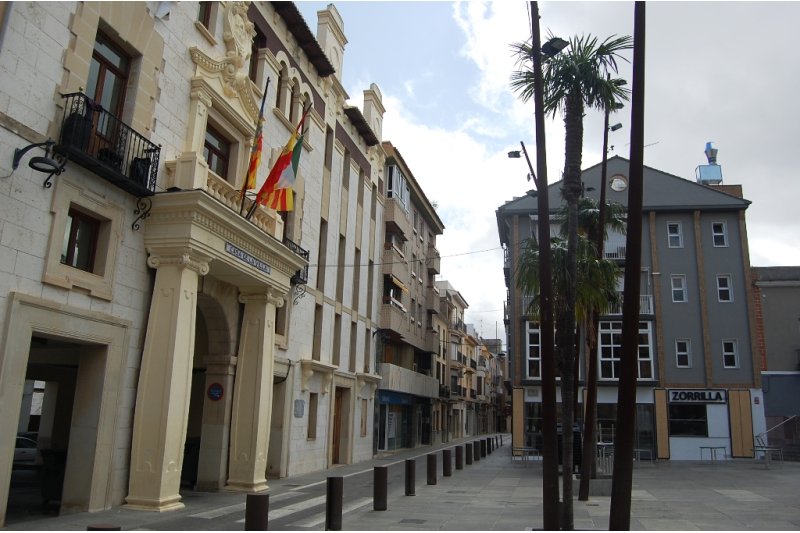 Siete meses de prisión para la administradora de Monte Pego por dilatar los requerimientos del Ayuntamiento para acabar las obras de urbanización Siete meses de prisión para la administradora de Monte Pego por dilatar los requerimientos del Ayuntamiento para acabar las obras de urbanización