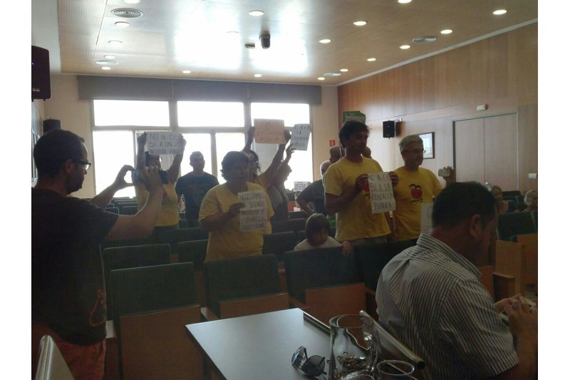 Rechazo al colegio concertado en el pleno de Calp Rechazo al colegio concertado en el pleno de Calp