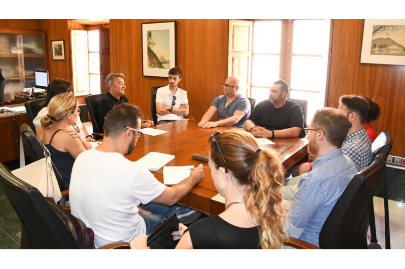 Primer encuentro de la directiva de Xàbia Històrica con los responsables municipales  Primer encuentro de la directiva de Xàbia Històrica con los responsables municipales