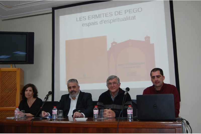 El llibre Espais d’espiritualitat posa de relleu la importància de preservar les ermites pel patrimoni de Pego El llibre Espais d’espiritualitat posa de relleu la importància de preservar les ermites pel patrimoni de Pego