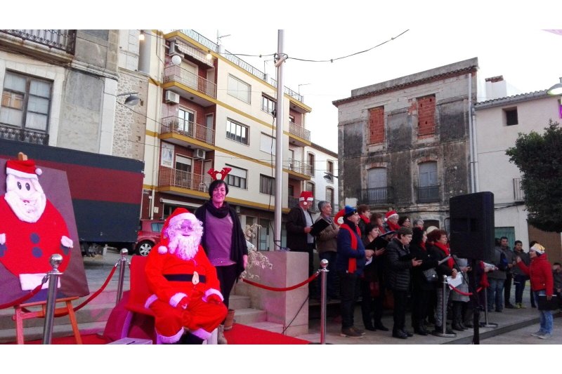 Visita del Pare Noel a la plaça major d’Ondara Visita del Pare Noel a la plaça major d’Ondara