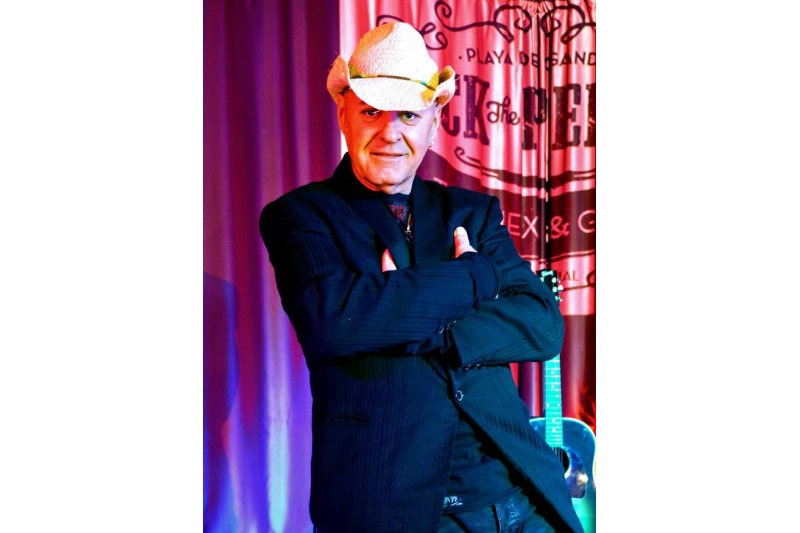 El retorn de Cristóbal Cholbi, el vell rocker que mai mor El retorn de Cristóbal Cholbi, el vell rocker que mai mor