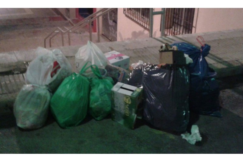 El PSPV de Calp denuncia la retirada de contenedores de basura para abaratar costes El PSPV de Calp denuncia la retirada de contenedores de basura para abaratar costes