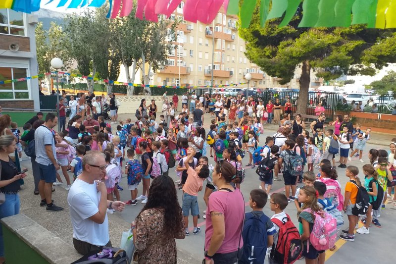 Otro curso escolar con aulas prefabricadas en el Raquel Payà y el IES Maria Ibars  Otro curso escolar con aulas prefabricadas en el Raquel Payà y el IES Maria Ibars