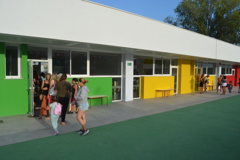 Otro curso escolar con aulas prefabricadas en el Raquel Payà y el IES Maria Ibars  Otro curso escolar con aulas prefabricadas en el Raquel Payà y el IES Maria Ibars