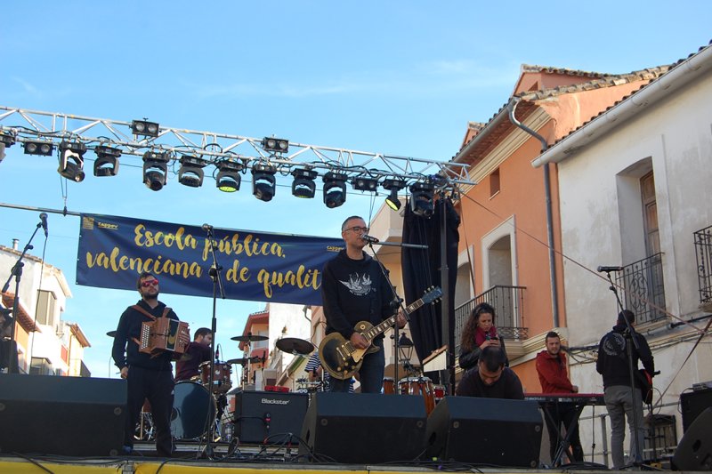 La trobada d’Escoles de la Marina Alta homenatja al lexicògraf Francesc Ferrer i Pastor amb una festa reivindicativa pel valencià La trobada d’Escoles de la Marina Alta homenatja al lexicògraf Francesc Ferrer i Pastor amb una festa reivindicativa pel valencià