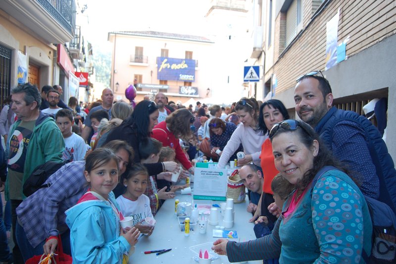 La trobada d’Escoles de la Marina Alta homenatja al lexicògraf Francesc Ferrer i Pastor amb una festa reivindicativa pel valencià La trobada d’Escoles de la Marina Alta homenatja al lexicògraf Francesc Ferrer i Pastor amb una festa reivindicativa pel valencià