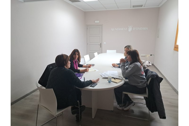 L’Ajuntament d’Ondara i l’associació de comerciants renoven el conveni de col·laboració per a 2024 L’Ajuntament d’Ondara i l’associació de comerciants renoven el conveni de col·laboració per a 2024