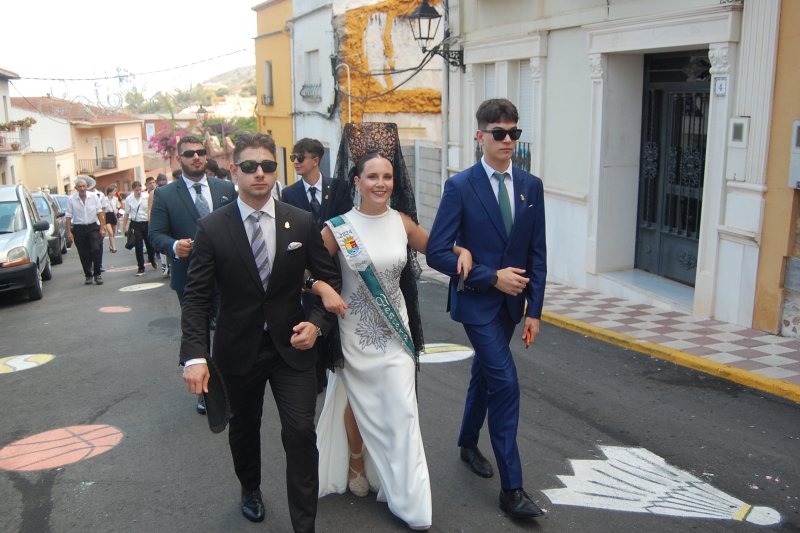 Retrobament, emotivitat i devoció emergeixen al dia de Santa Bàrbara que culmina les solemnitats de les festes de Benidoleig Retrobament, emotivitat i devoció emergeixen al dia de Santa Bàrbara que culmina les solemnitats de les festes de Benidoleig