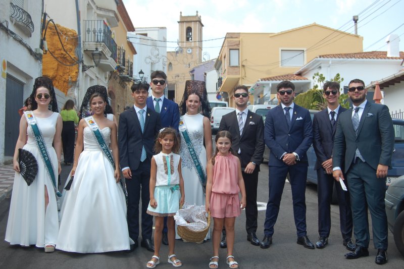 Retrobament, emotivitat i devoció emergeixen al dia de Santa Bàrbara que culmina les solemnitats de les festes de Benidoleig Retrobament, emotivitat i devoció emergeixen al dia de Santa Bàrbara que culmina les solemnitats de les festes de Benidoleig