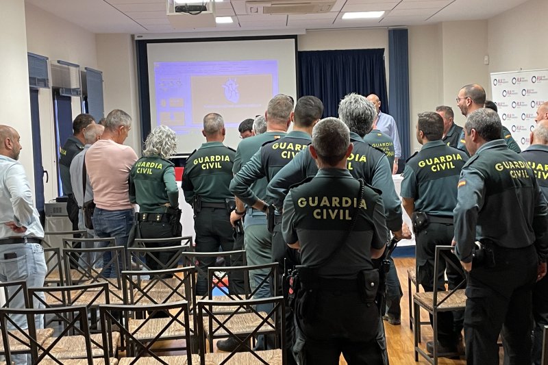 La Guardia Civil y la Policía Nacional participan en jornadas de RCP y manejo de desfibrilador La Guardia Civil y la Policía Nacional participan en jornadas de RCP y manejo de desfibrilador