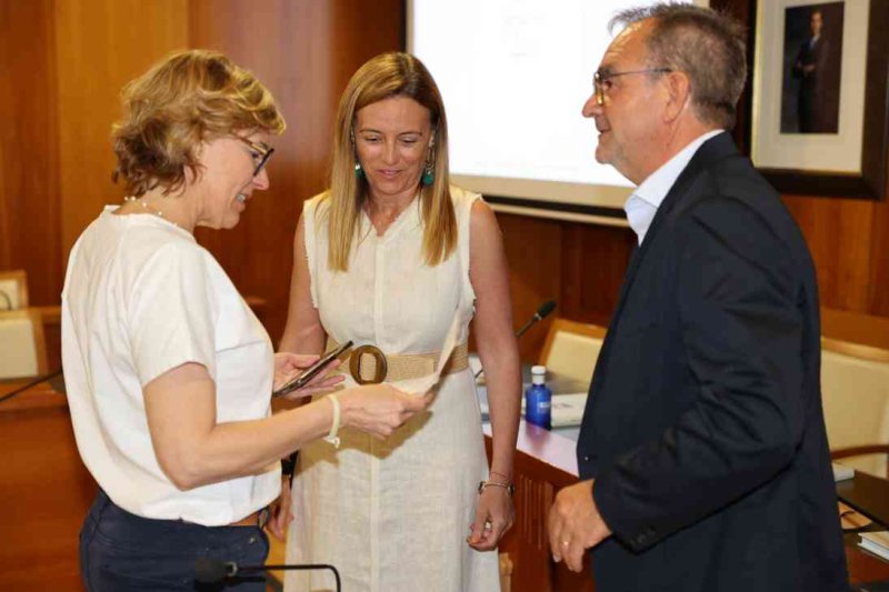 El libre del 75 aniversari de Fogueres de Xàbia recull les vivències i anècdotes de l’últim quart de segle de festes El libre del 75 aniversari de Fogueres de Xàbia recull les vivències i anècdotes de l’últim quart de segle de festes