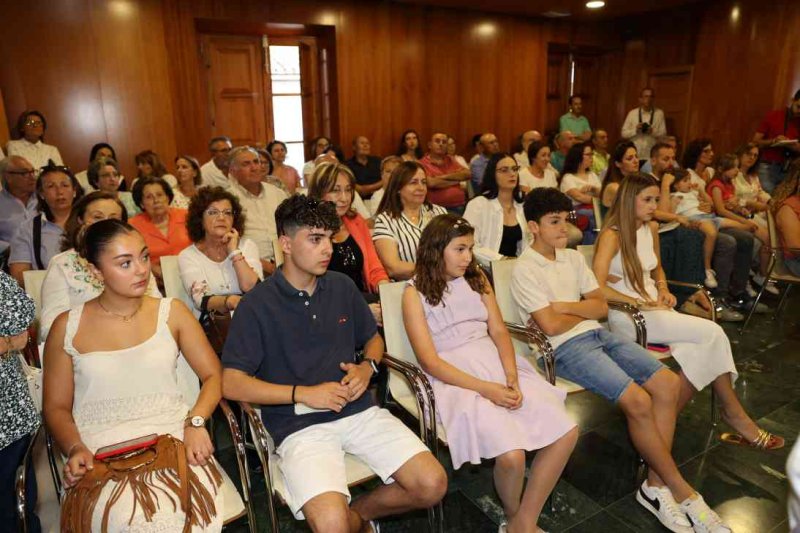 El libre del 75 aniversari de Fogueres de Xàbia recull les vivències i anècdotes de l’últim quart de segle de festes El libre del 75 aniversari de Fogueres de Xàbia recull les vivències i anècdotes de l’últim quart de segle de festes