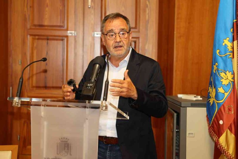 El libre del 75 aniversari de Fogueres de Xàbia recull les vivències i anècdotes de l’últim quart de segle de festes El libre del 75 aniversari de Fogueres de Xàbia recull les vivències i anècdotes de l’últim quart de segle de festes