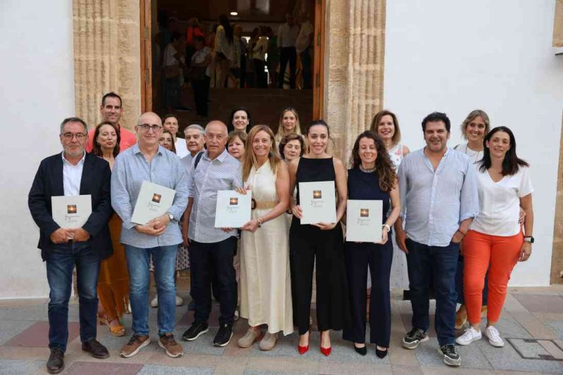 El libre del 75 aniversari de Fogueres de Xàbia recull les vivències i anècdotes de l’últim quart de segle de festes El libre del 75 aniversari de Fogueres de Xàbia recull les vivències i anècdotes de l’últim quart de segle de festes