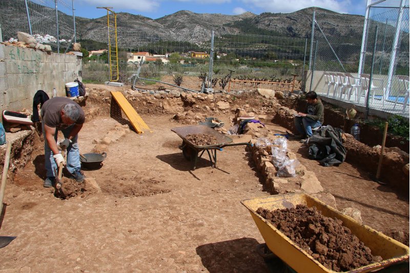 Tresors d’interior: el jaciment romà de Les Hortes i la Bassa dels Arcs Tresors d’interior: el jaciment romà de Les Hortes i la Bassa dels Arcs