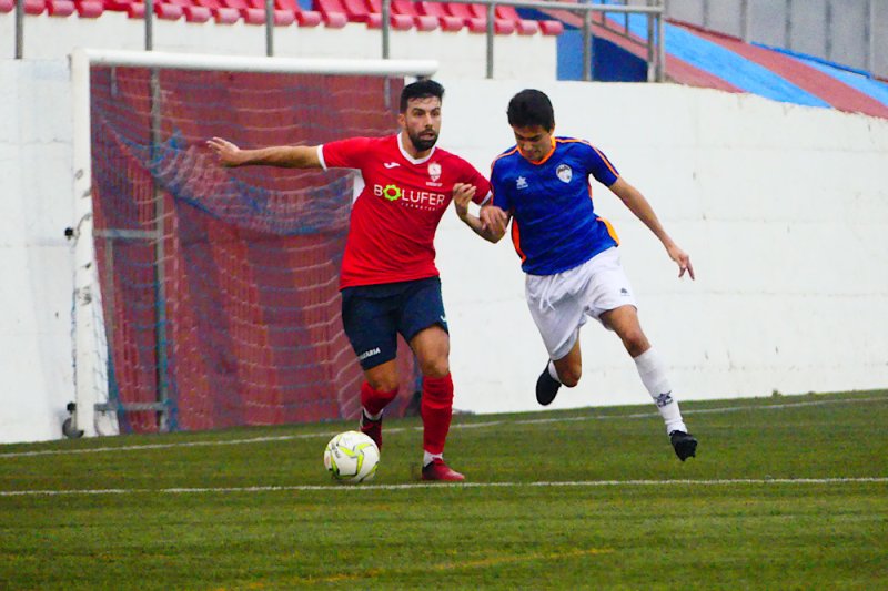 El Jávea gana al Pego 0-2 con goles de Obele y Jaume Devesa resuelve para el Pedreguer 1-0 en el último suspiro El Jávea gana al Pego 0-2 con goles de Obele y Jaume Devesa resuelve para el Pedreguer 1-0 en el último suspiro
