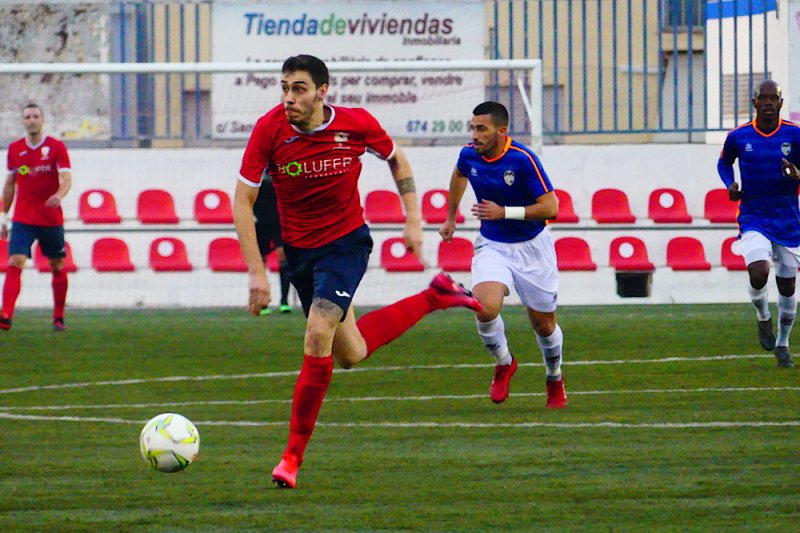 El Jávea gana al Pego 0-2 con goles de Obele y Jaume Devesa resuelve para el Pedreguer 1-0 en el último suspiro El Jávea gana al Pego 0-2 con goles de Obele y Jaume Devesa resuelve para el Pedreguer 1-0 en el último suspiro