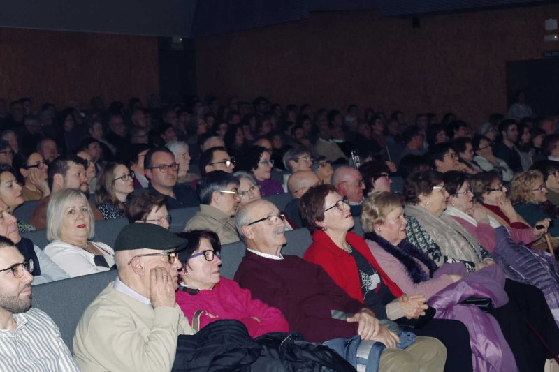 Apoteòsic estrene a Pedreguer de la sisena temporada de Valentes i Positives Apoteòsic estrene a Pedreguer de la sisena temporada de Valentes i Positives