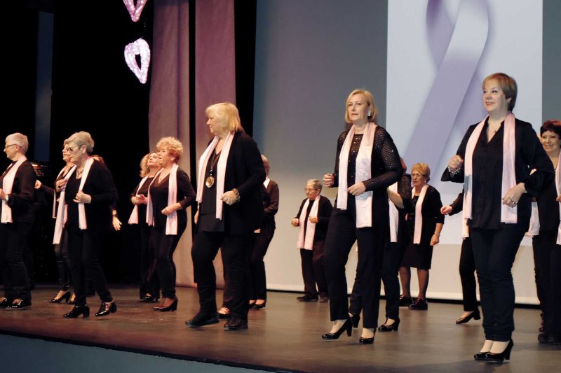 Apoteòsic estrene a Pedreguer de la sisena temporada de Valentes i Positives Apoteòsic estrene a Pedreguer de la sisena temporada de Valentes i Positives