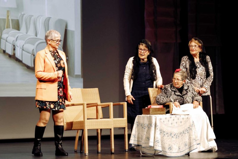 Apoteòsic estrene a Pedreguer de la sisena temporada de Valentes i Positives Apoteòsic estrene a Pedreguer de la sisena temporada de Valentes i Positives