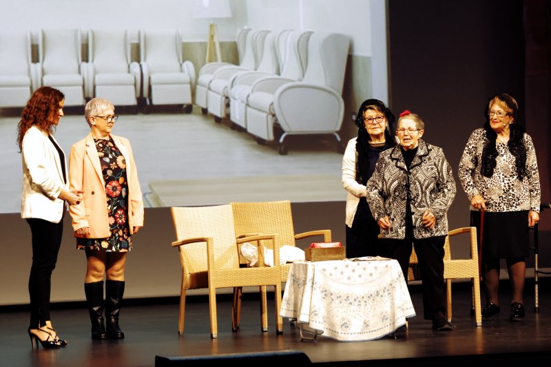 Apoteòsic estrene a Pedreguer de la sisena temporada de Valentes i Positives Apoteòsic estrene a Pedreguer de la sisena temporada de Valentes i Positives