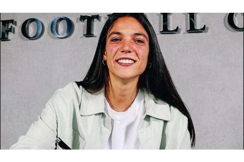 La futbolista del Verger Paula Tomás ficha por el Aston Villa La futbolista del Verger Paula Tomás ficha por el Aston Villa
