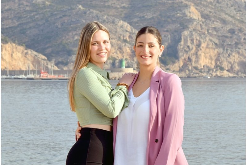 Lucía Serrano y Vanessa Garrido, abanderadas de los Moros i Cristians de 2024 en Xàbia Lucía Serrano y Vanessa Garrido, abanderadas de los Moros i Cristians de 2024 en Xàbia