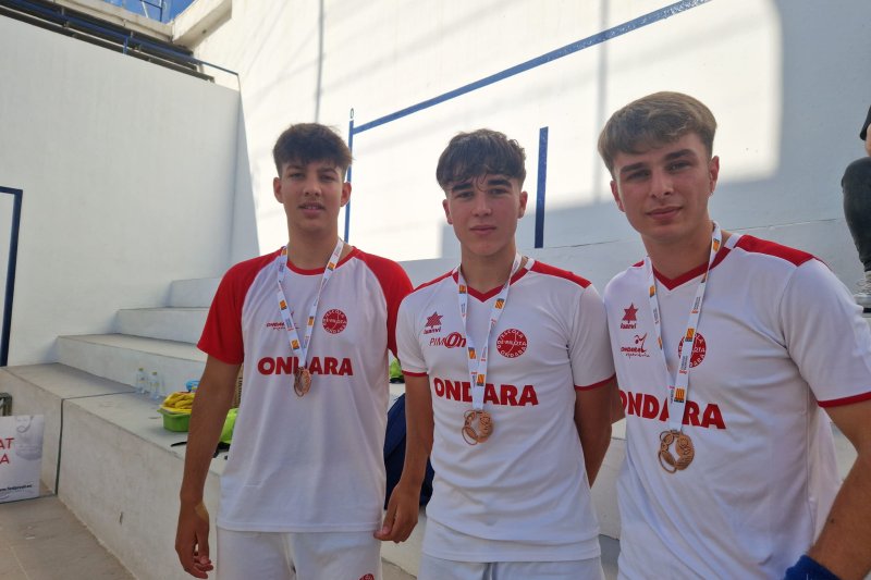 Tres bronzes autonòmics per a l’Escola Municipal d’Ondara en raspall per equips Tres bronzes autonòmics per a l’Escola Municipal d’Ondara en raspall per equips