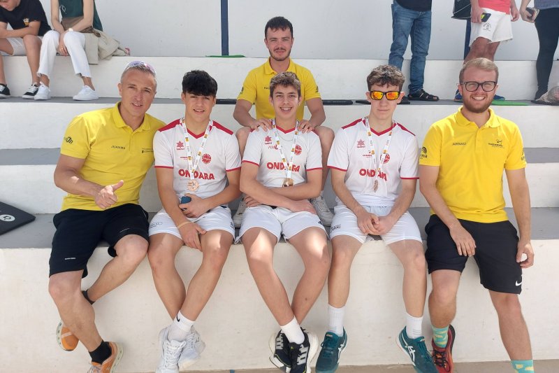 Tres bronzes autonòmics per a l’Escola Municipal d’Ondara en raspall per equips Tres bronzes autonòmics per a l’Escola Municipal d’Ondara en raspall per equips