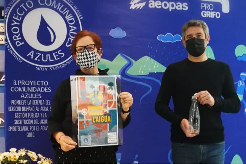 Gata promueve acciones contra el uso de botellas de plástico para el agua Gata promueve acciones contra el uso de botellas de plástico para el agua