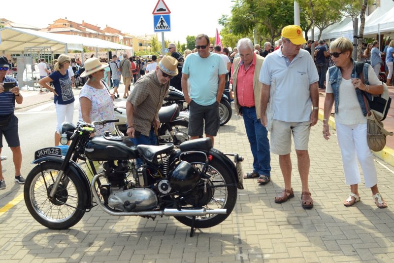Motos, coches, fiesta y mucha solidaridad en el segundo encuentro de Gran Corazón de Xàbia Motos, coches, fiesta y mucha solidaridad en el segundo encuentro de Gran Corazón de Xàbia