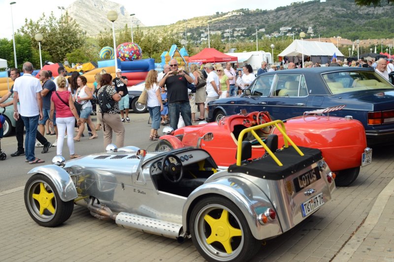 Motos, coches, fiesta y mucha solidaridad en el segundo encuentro de Gran Corazón de Xàbia Motos, coches, fiesta y mucha solidaridad en el segundo encuentro de Gran Corazón de Xàbia