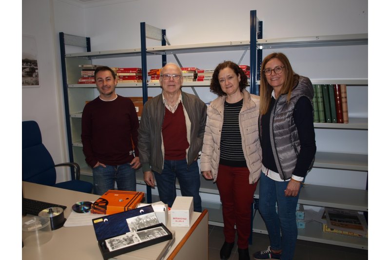 Los hermanos Molina Ivars donan su valuoso tesoro gráfico al Arxiu Municipal de Xàbia Los hermanos Molina Ivars donan su valuoso tesoro gráfico al Arxiu Municipal de Xàbia