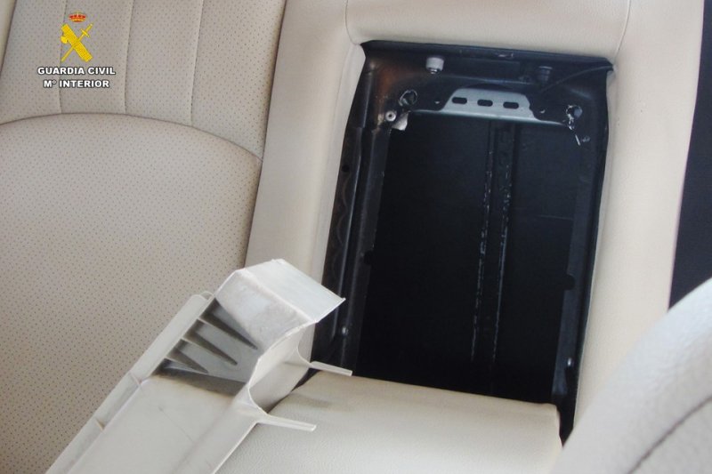 Un hombre intenta embarcar en un ferri con cinco quilos y medio de droga Un hombre intenta embarcar en un ferri con cinco quilos y medio de droga