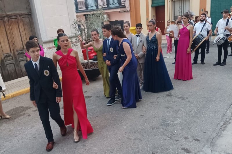 Les berbenes i la gastronomia de “la Colombòfila” de Sanet i Els Negrals disparen el coet del calendari fester a la Rectoria  Les berbenes i la gastronomia de “la Colombòfila” de Sanet i Els Negrals disparen el coet del calendari fester a la Rectoria