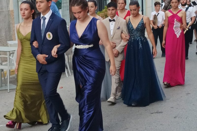 Les berbenes i la gastronomia de “la Colombòfila” de Sanet i Els Negrals disparen el coet del calendari fester a la Rectoria  Les berbenes i la gastronomia de “la Colombòfila” de Sanet i Els Negrals disparen el coet del calendari fester a la Rectoria