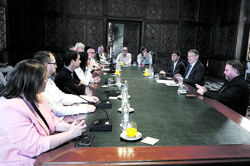 Ximo Puig, presidente de la Generalitat: “El problema de la vía ancha entre Dénia y Gandia es que hay gente que no quiere que el tren pase cerca de su casa”  Ximo Puig, presidente de la Generalitat: “El problema de la vía ancha entre Dénia y Gandia es que hay gente que no quiere que el tren pase cerca de su casa”