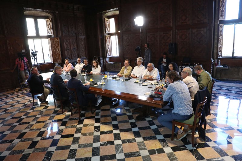 Ximo Puig, presidente de la Generalitat: “El problema de la vía ancha entre Dénia y Gandia es que hay gente que no quiere que el tren pase cerca de su casa”  Ximo Puig, presidente de la Generalitat: “El problema de la vía ancha entre Dénia y Gandia es que hay gente que no quiere que el tren pase cerca de su casa”