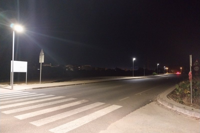 Ondara millora l’eficiència energètica a l’avinguda Adolfo Suárez amb noves luminàries solars de LED Ondara millora l’eficiència energètica a l’avinguda Adolfo Suárez amb noves luminàries solars de LED