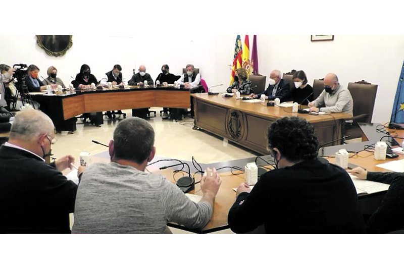 Las autocaravanas podrán estacionar un máximo de 24 horas en primera línea de playa de Dénia Las autocaravanas podrán estacionar un máximo de 24 horas en primera línea de playa de Dénia