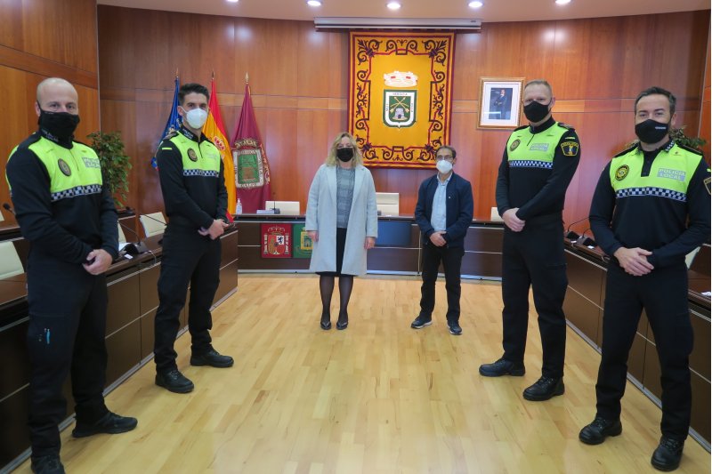 Calp pedirá un reconocimiento para los cuatro agentes que salvaron a una mujer  Calp pedirá un reconocimiento para los cuatro agentes que salvaron a una mujer