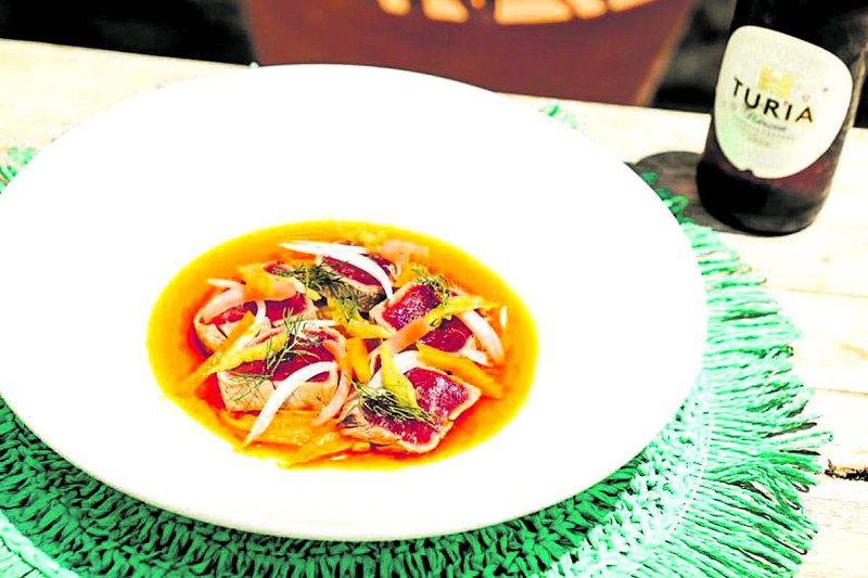 El verano sabe a atún y coques en Els Magazinos El verano sabe a atún y coques en Els Magazinos