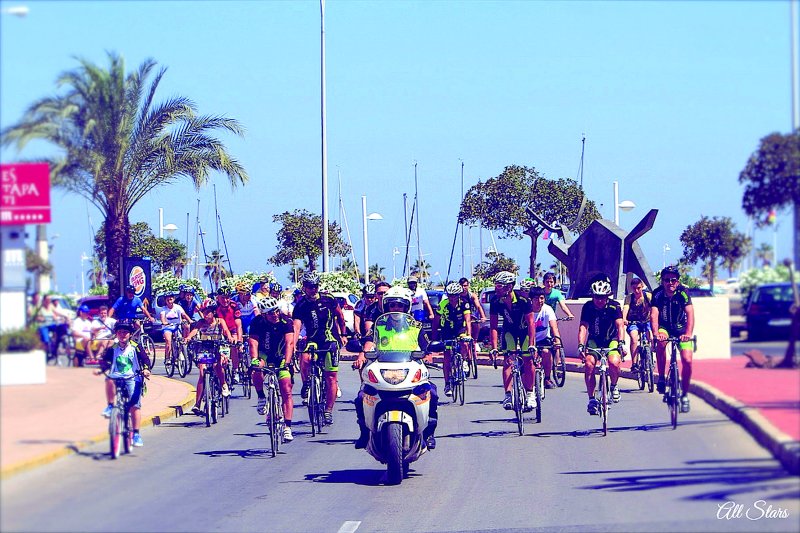 A golpe de pedal: 1.400 kilómetros por una buena causa A golpe de pedal: 1.400 kilómetros por una buena causa